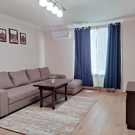 Renovated 1 Bedroom With King Size Bed In Kentron Jereván Kültér fotó