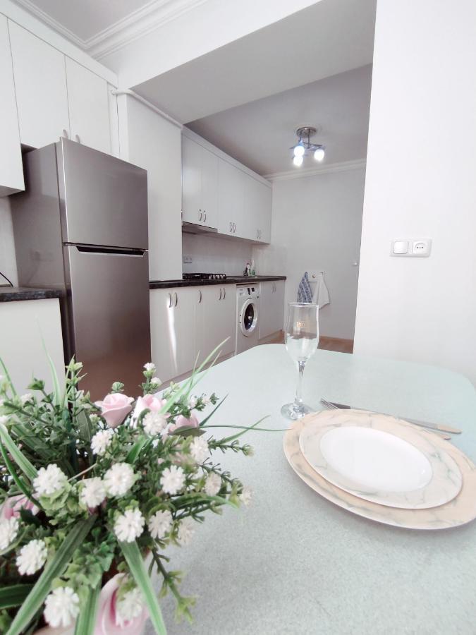 Renovated 1 Bedroom With King Size Bed In Kentron Jereván Kültér fotó