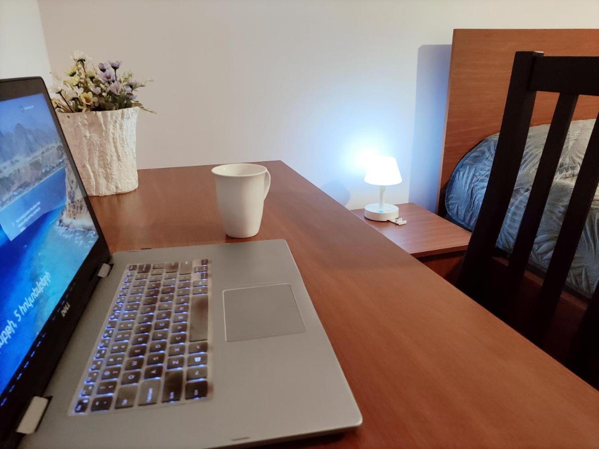Renovated 1 Bedroom With King Size Bed In Kentron Jereván Kültér fotó